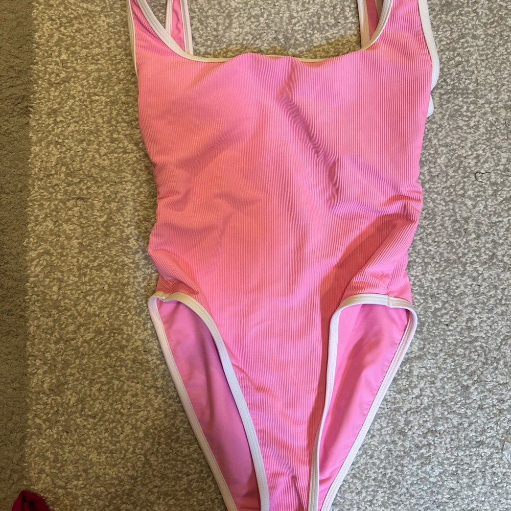 LainSnow women’s one piece swimsuit